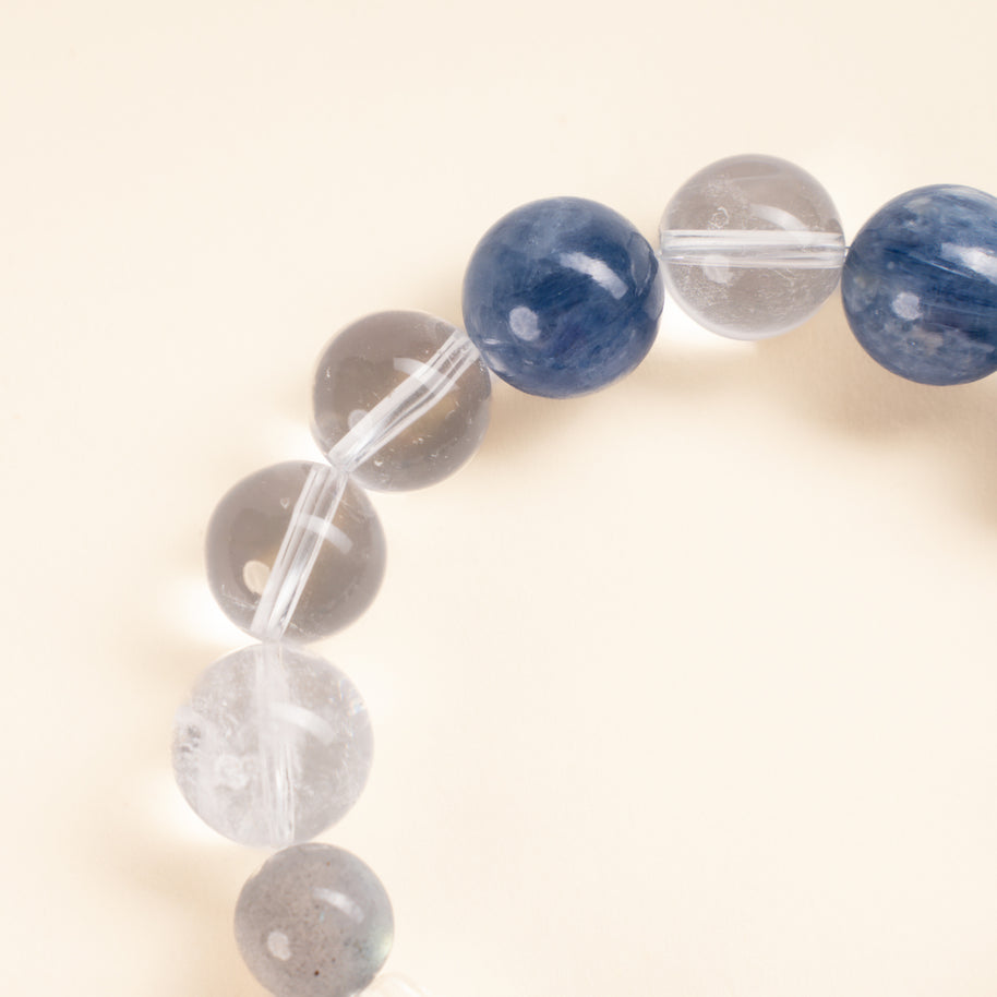 Source Connection Intuition Alone in Clarity Clear Quartz White Azez Stone Handmade Bracelet·Metal｜Clarity — detail image 2