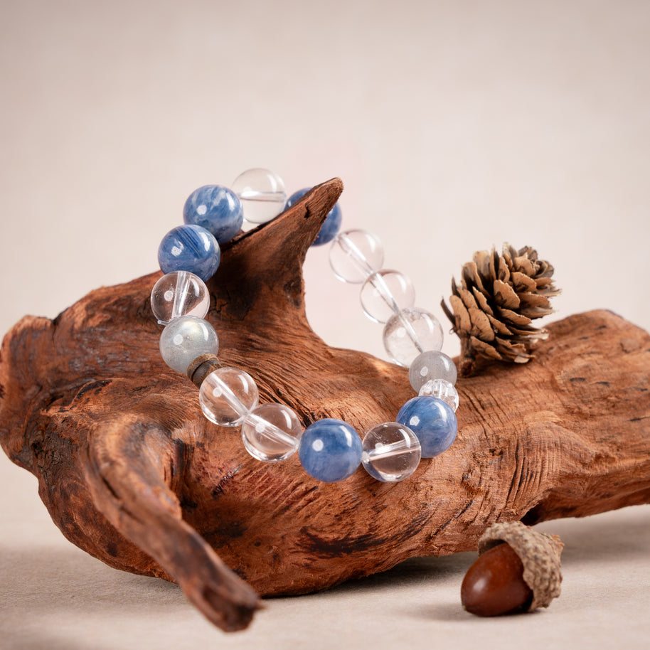 Source Connection Intuition Alone in Clarity Clear Quartz White Azez Stone Handmade Bracelet·Metal｜Clarity — atmosphere image 2