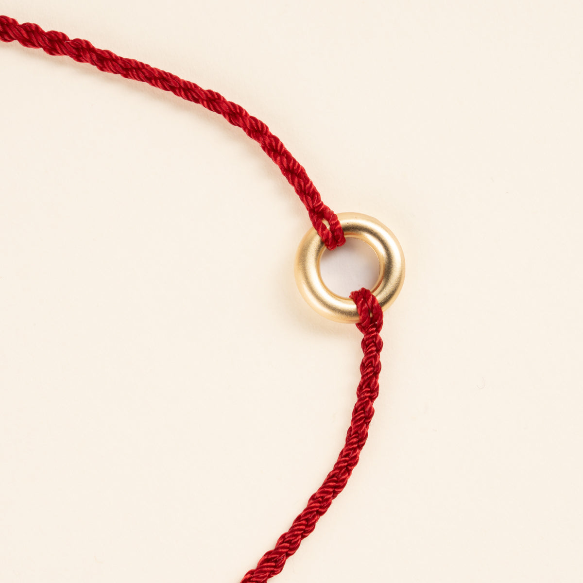 平安扣细红绳编织手链 / Ping An Kou Thin Red String Braided Bracelet — detail image 2