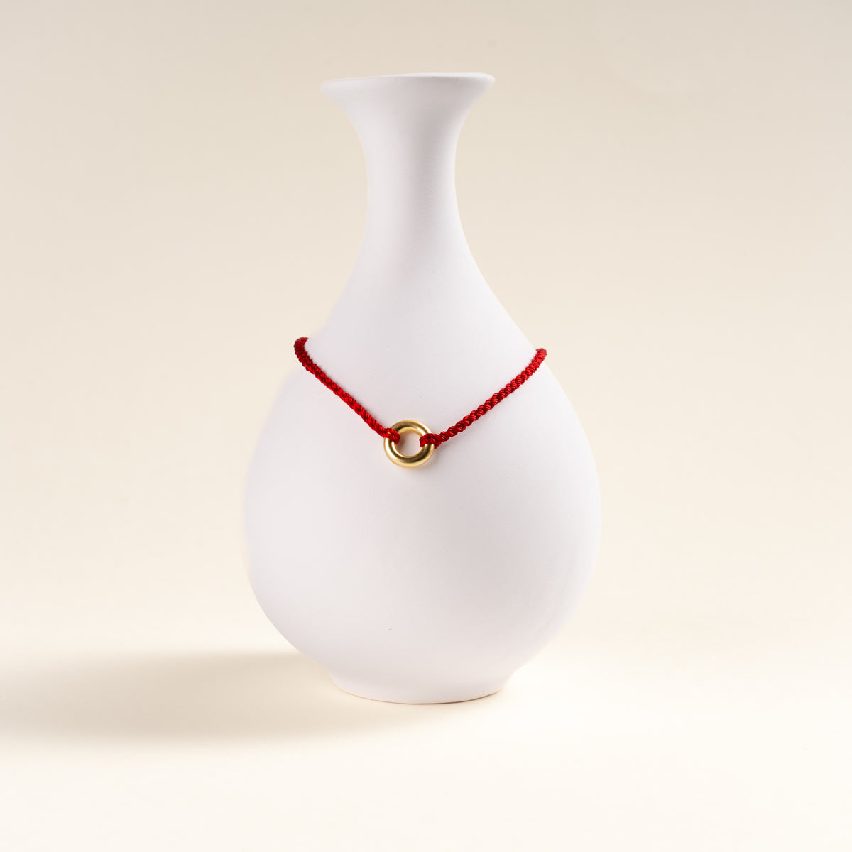平安扣细红绳编织手链 / Ping An Kou Thin Red String Braided Bracelet — atmosphere image 1