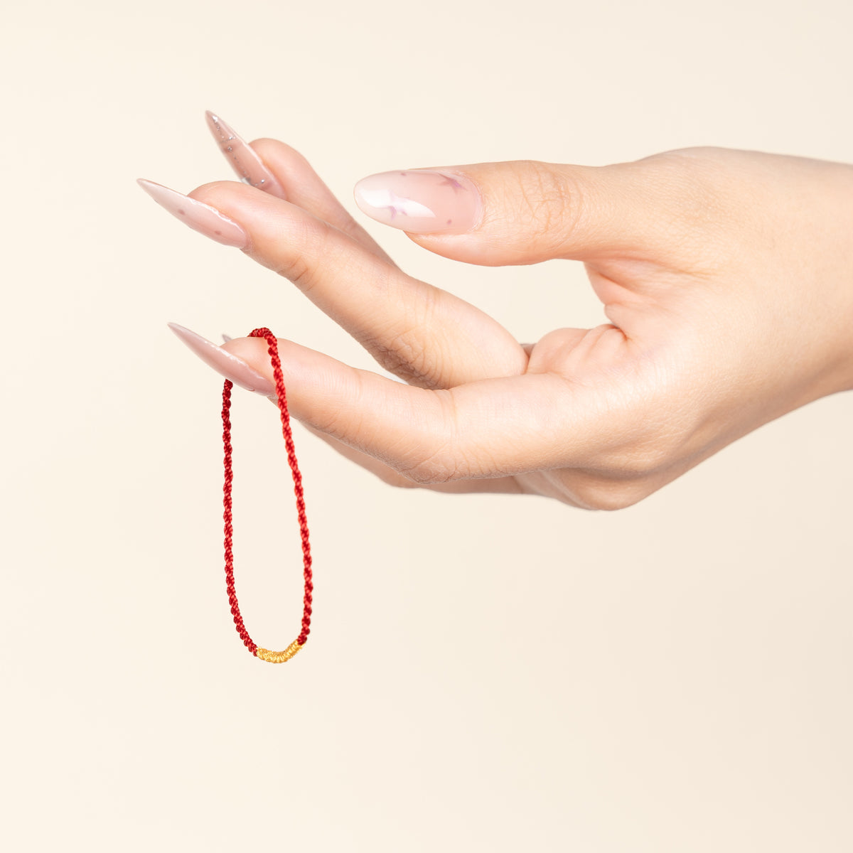极细编织红绳 / Ultra Thin Braided Red Cord — on-hand image 2